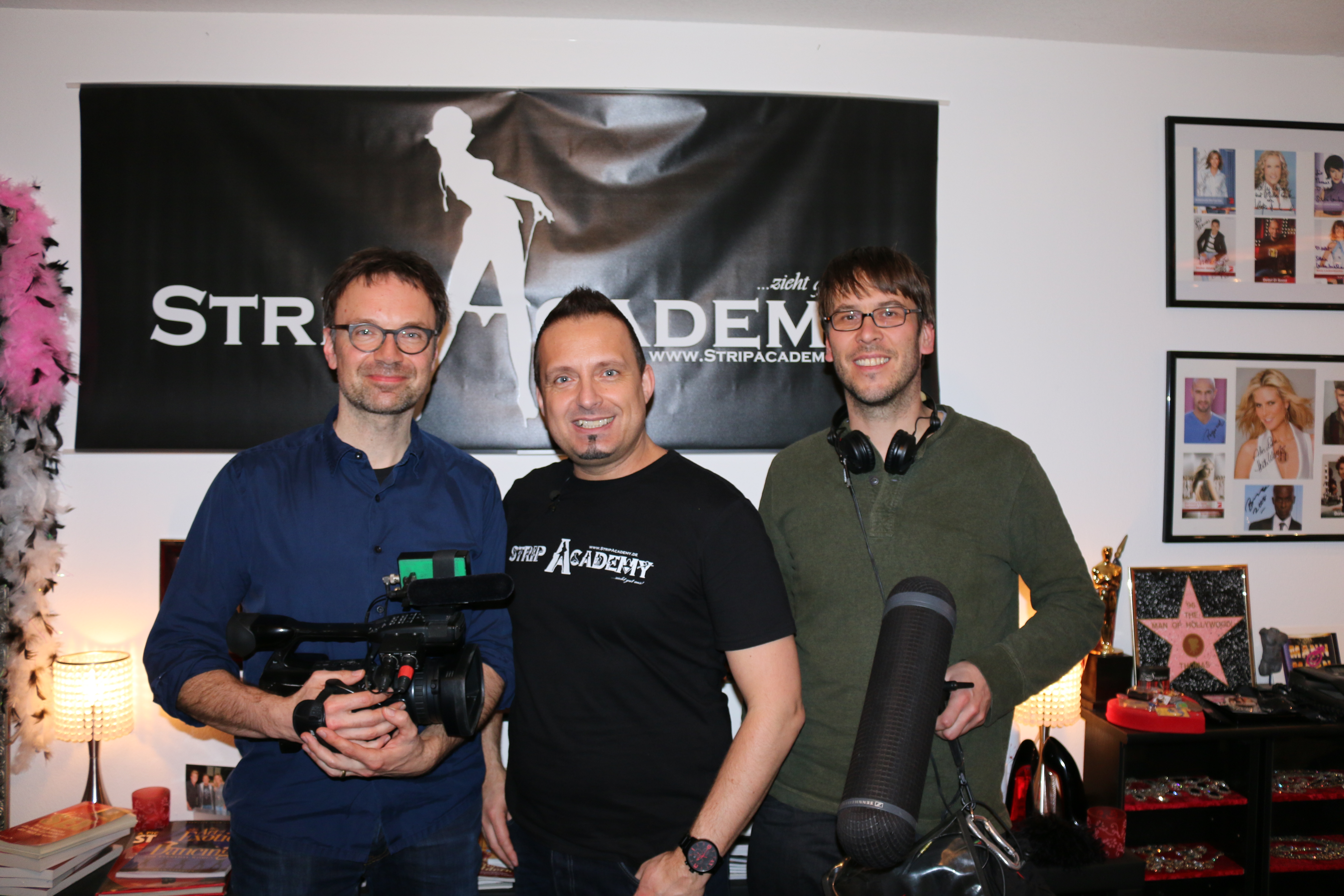 Thomas Hoffmann mit dem Filmteam von Leben – Gebrauchsanleitung